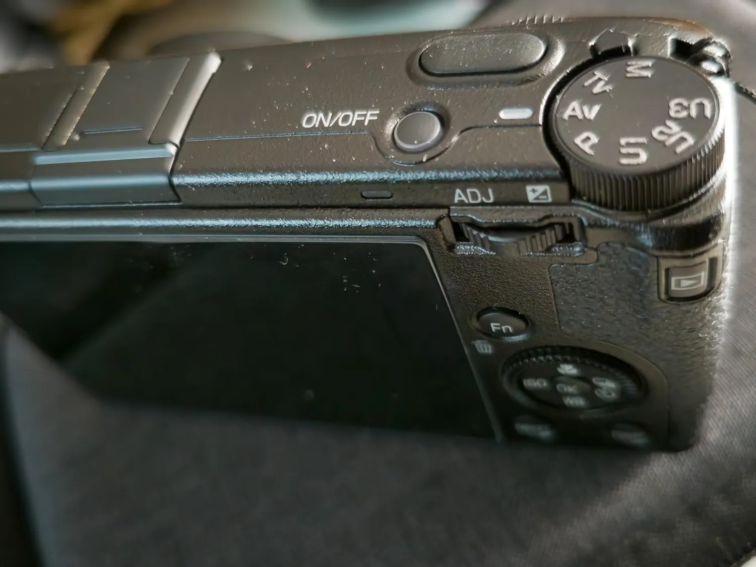 Ricoh GR IIIx appareil photo compact 40mm noir