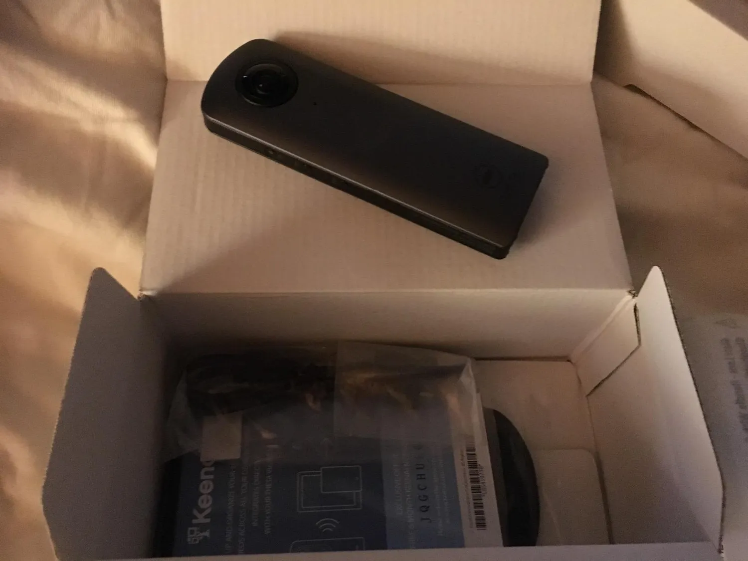 Ricoh Theta V Caméra 360° 4K 24 Mpix Grise Métal