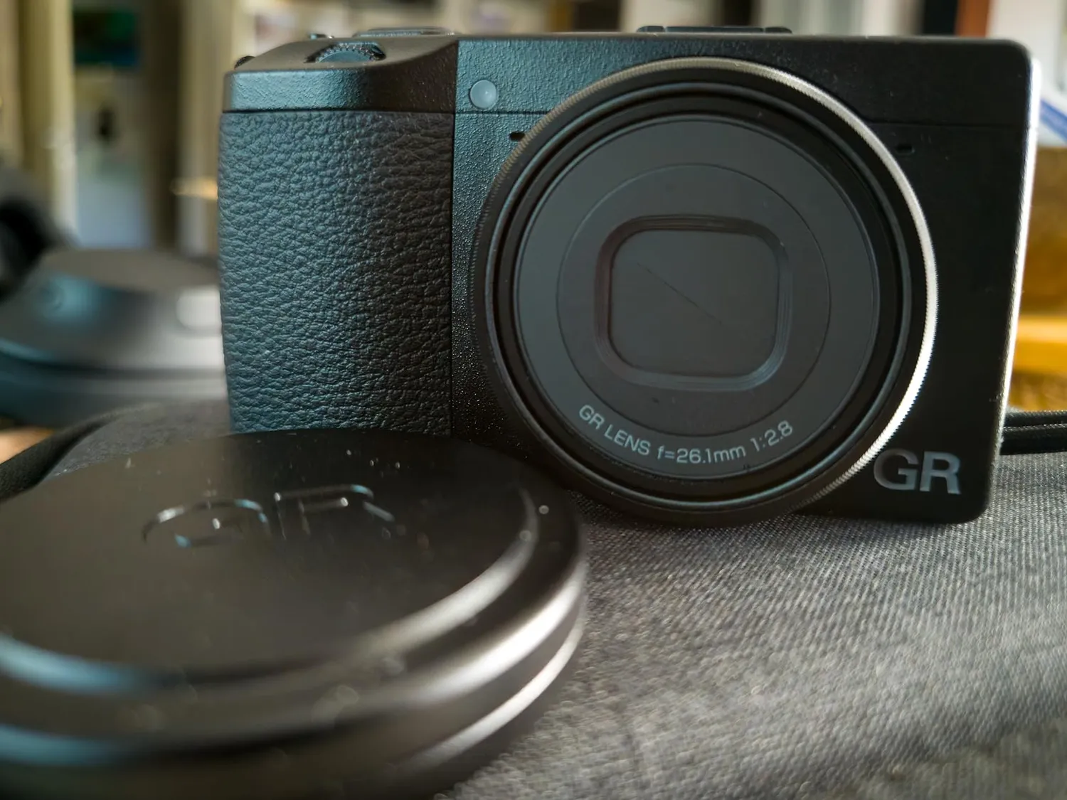 Ricoh GR IIIx appareil photo compact 40mm noir